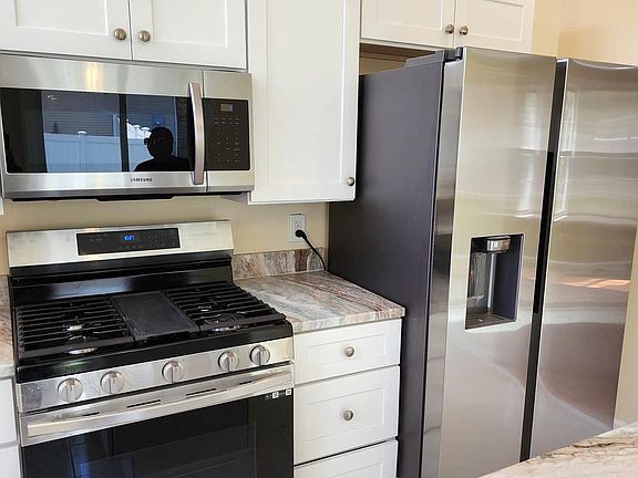 4th image of 532 Orchard St NW