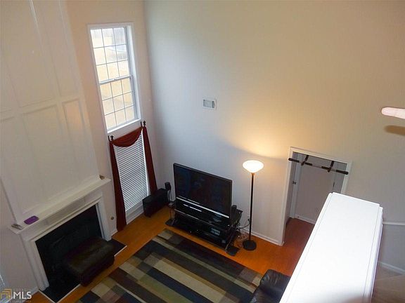 3rd image of 806 Plaintain Dr