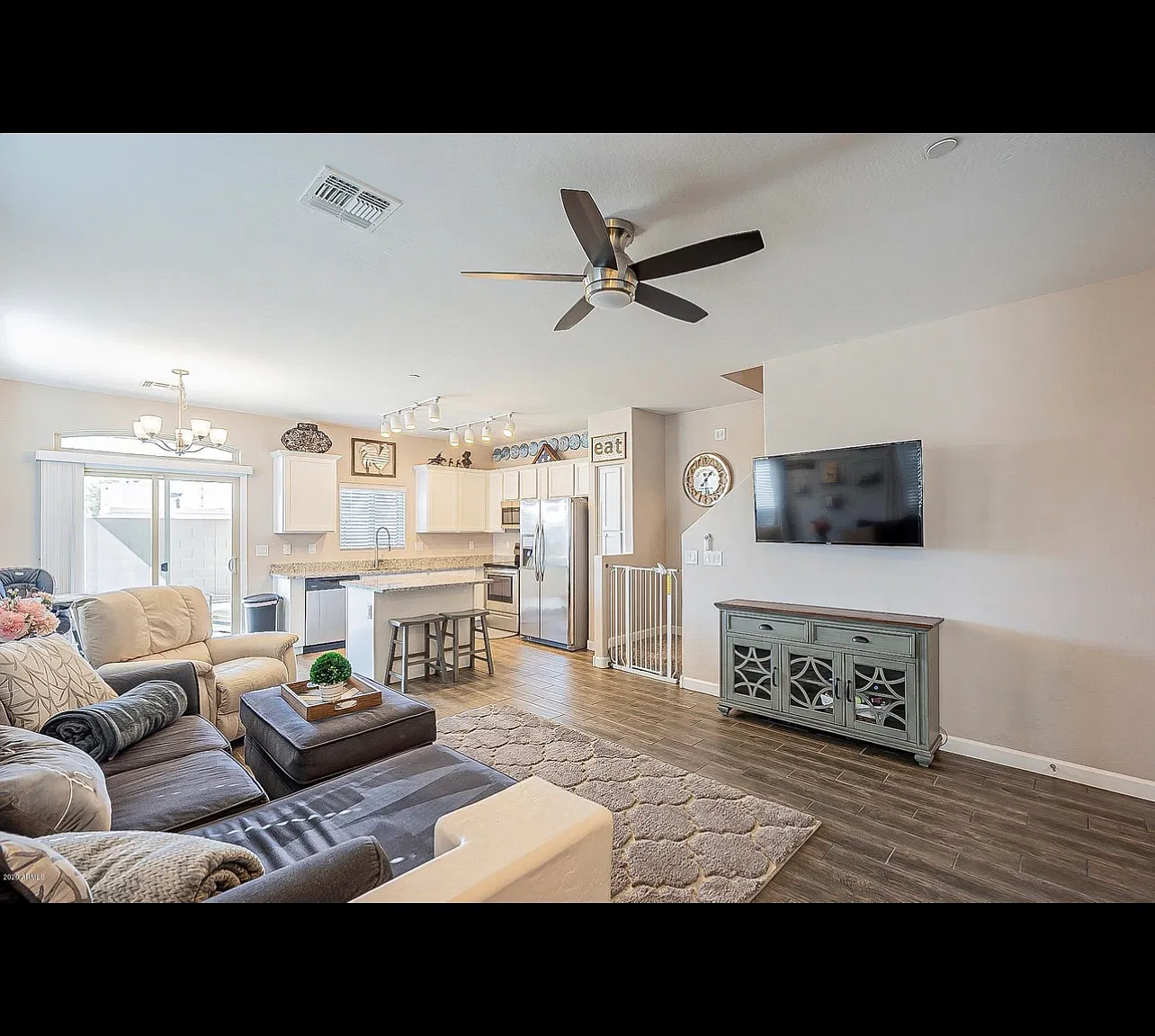 3 bed, 2.5 bath, 1380 sqft, $2,250 — Photo 1