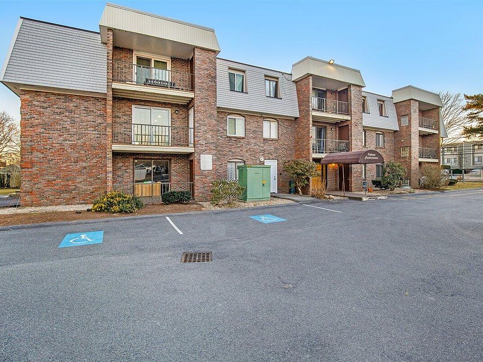 1st image of 15 Oak Neck Road APT 11