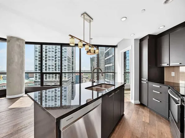 225 W 11th Ave SE #1806, Calgary, AB T2G 0G3