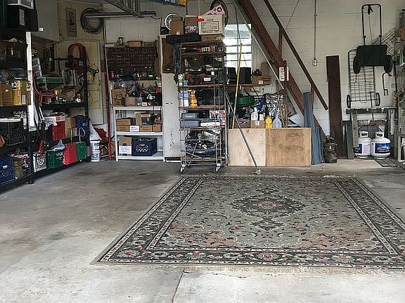 1 1/2 car garage w attic