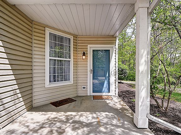 2nd image of 1044 Longwell Pl