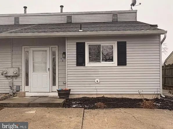 390 Aldeberan Dr, Sewell, NJ 08080