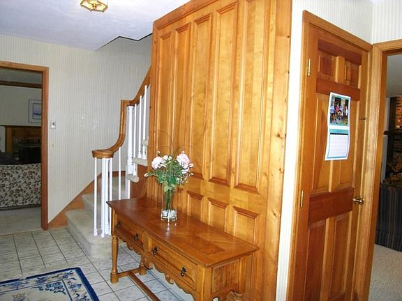 7 Monitor Hill Foyer 2