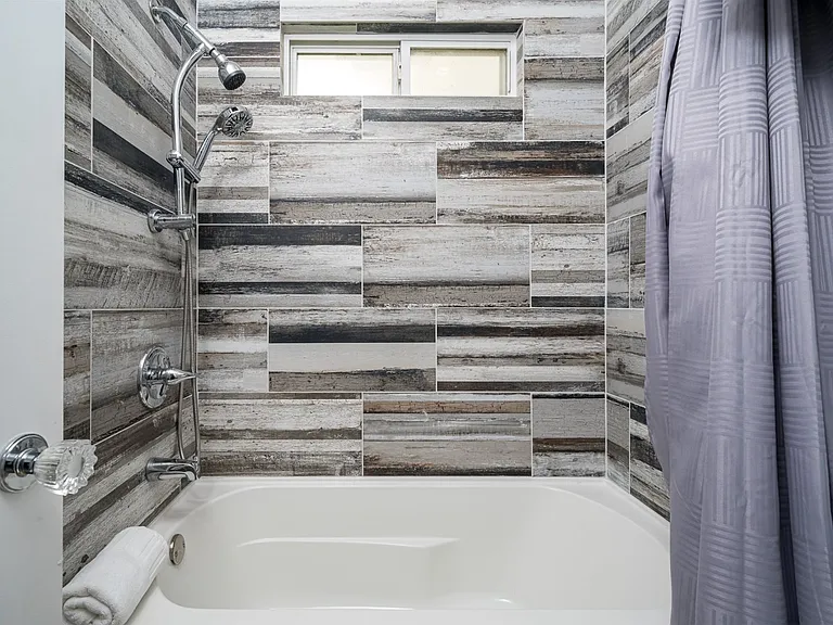 hallway/guest shower & tub