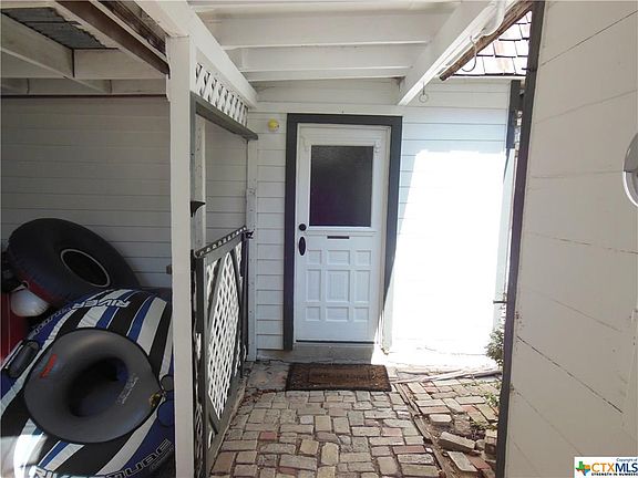 3rd image of 308 E San Antonio St