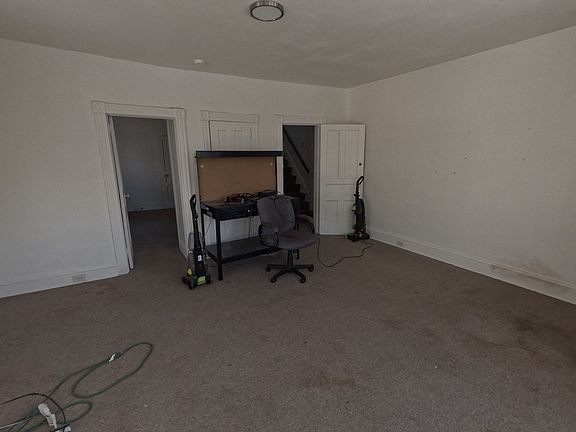4th image of 1121 E King St #2
