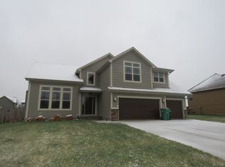 2002 Kimberly Ln, Greenwood, MO 64034