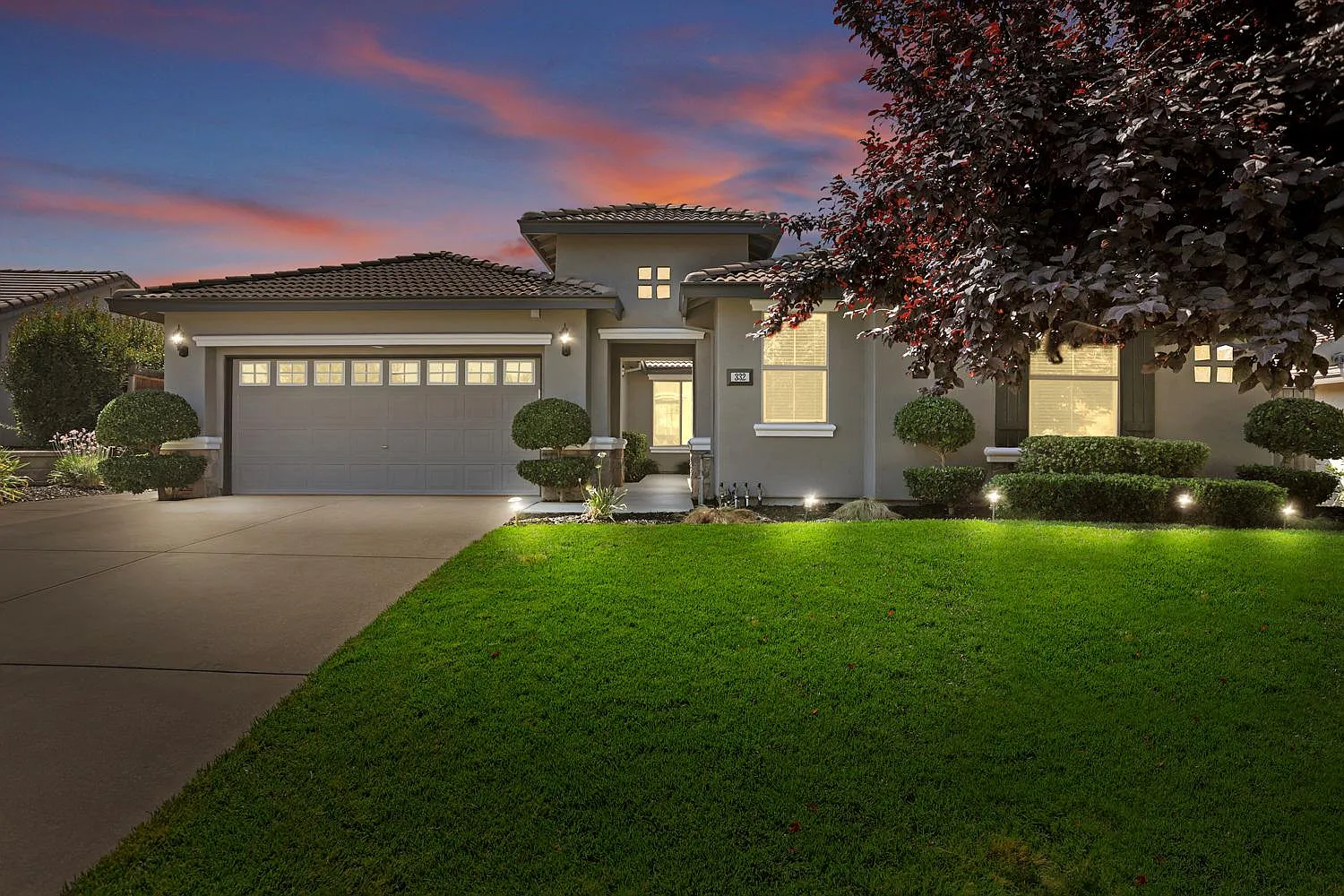 332 Pinnacle Ln photo 1