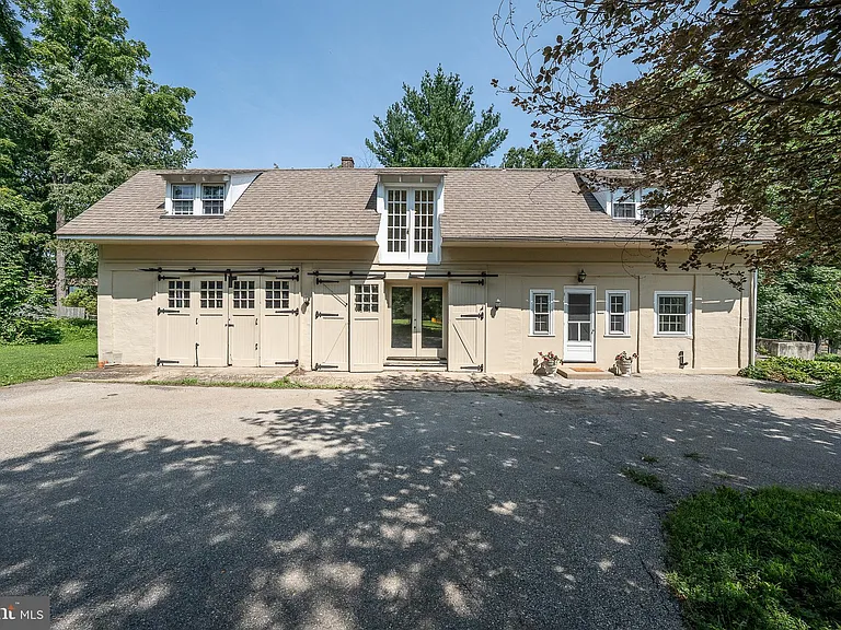 504 Harriton Rd — Photo 3