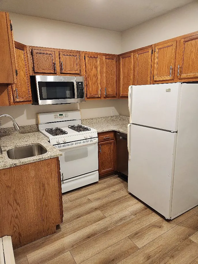 2 bed, 850 sqft, $2,000 — Photo 2