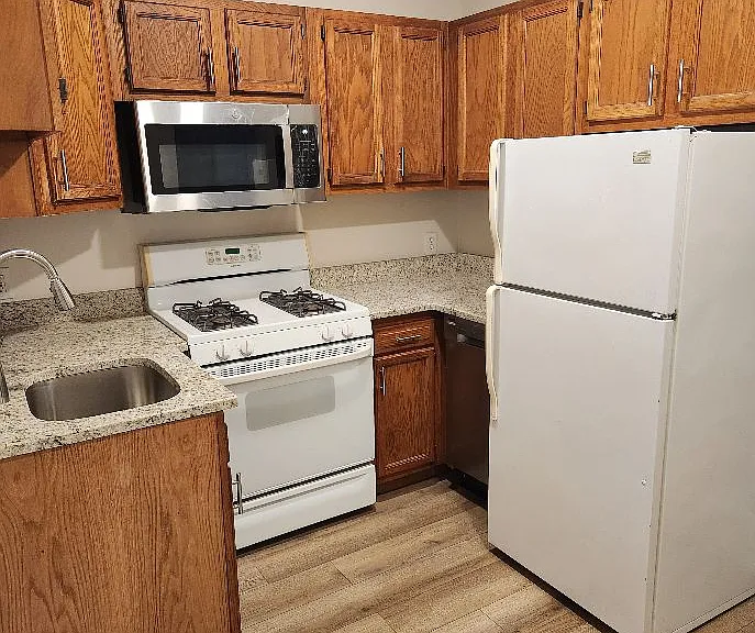 8 Adams Ct — Photo 2