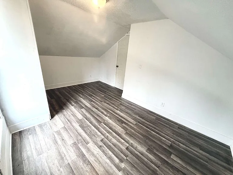 627 N Webster St — Photo 16