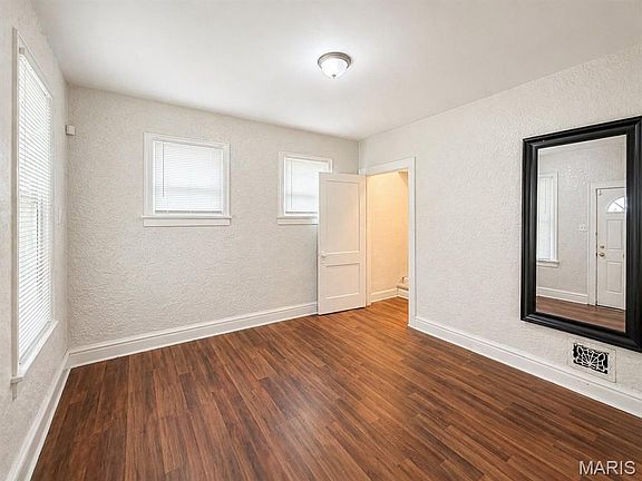 4th image of 3860 Neosho St
