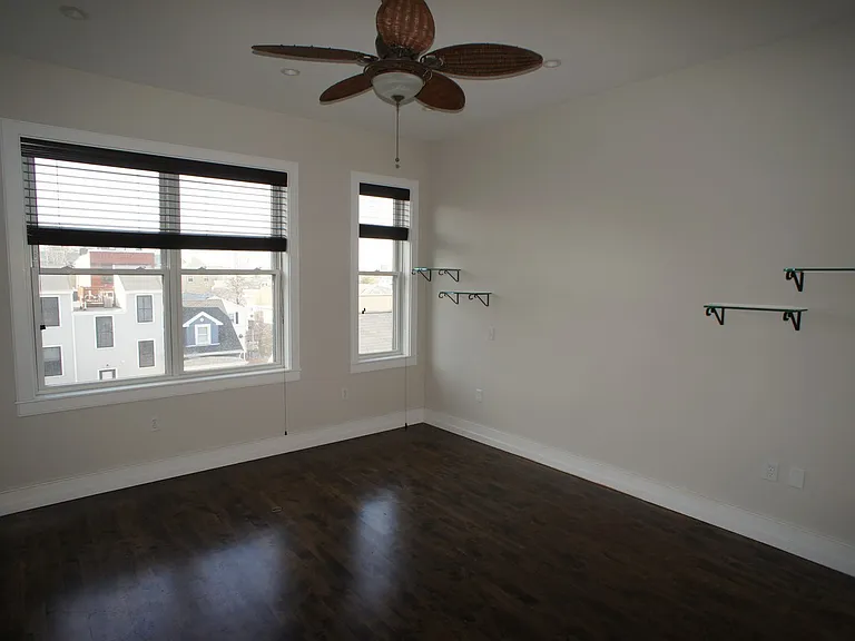 170 Bowen St #3 — Photo 8