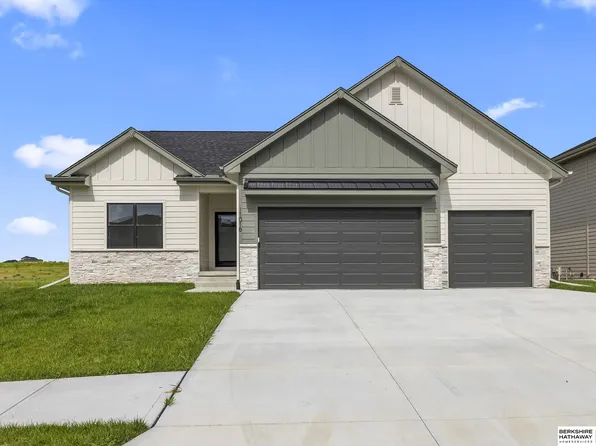 11016 S 218th St, Gretna, NE 68028