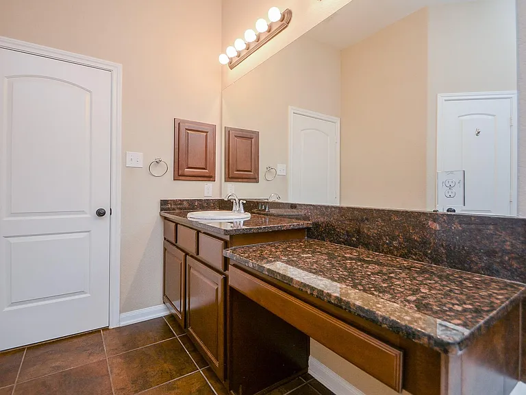 22 Cheswood Manor Dr — Photo 46