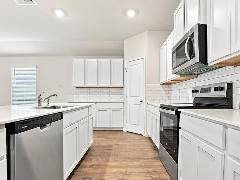 1710 Lavender Hl — Photo 10