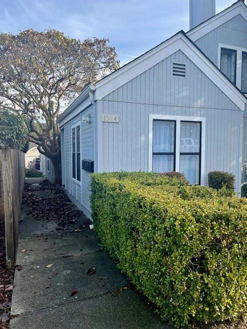 Building Photo - 1574 G St