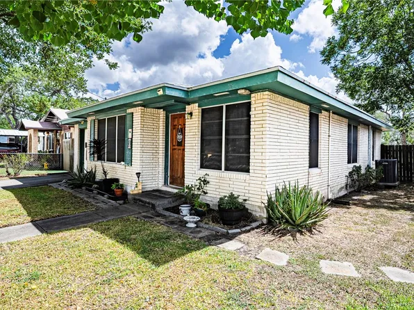 1013 Laredo St, Sinton, TX 78387
