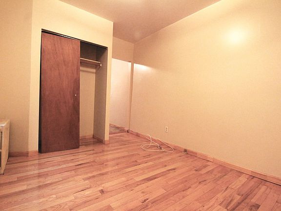 5th image of 154 Grand St APT 3