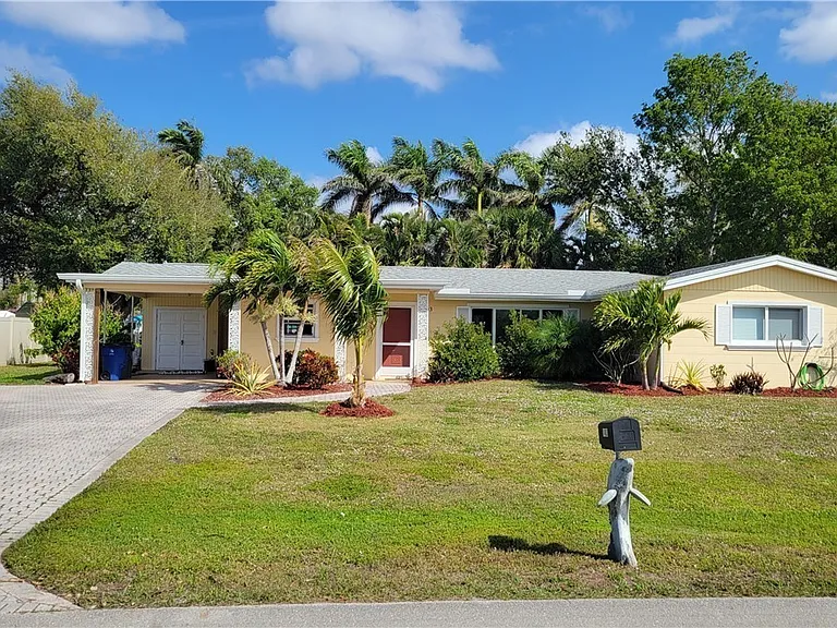 1403 Davis Dr — Photo 2