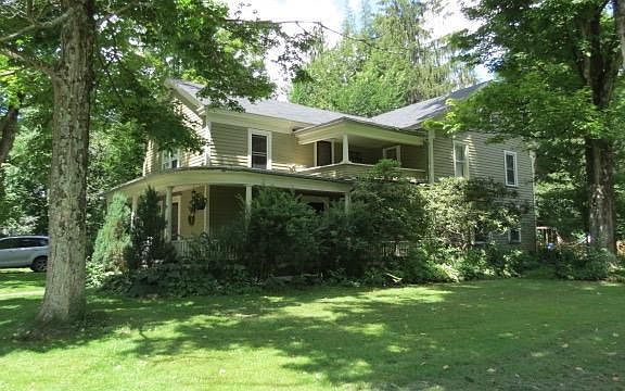 2nd image of 19 Maple St