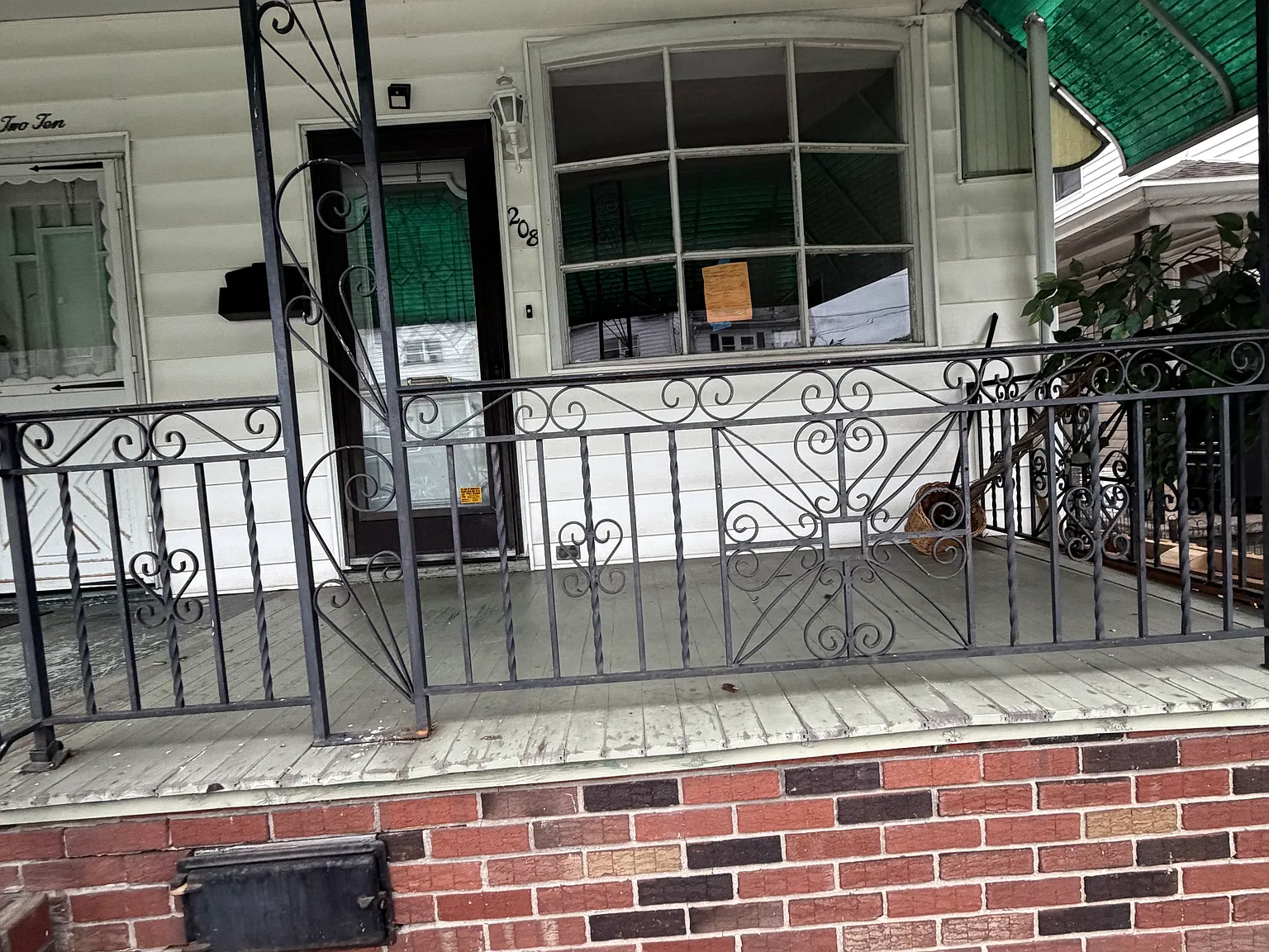 2 bed, $1,000 — Photo 1
