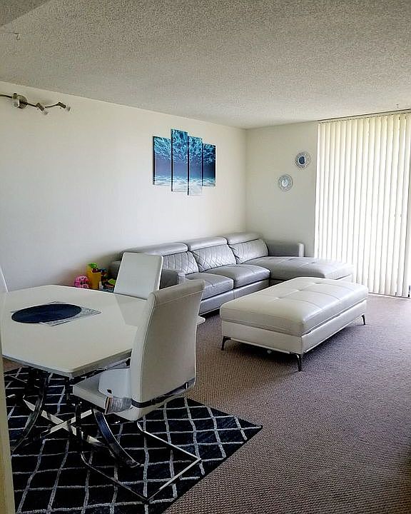 Living / Dining Room 