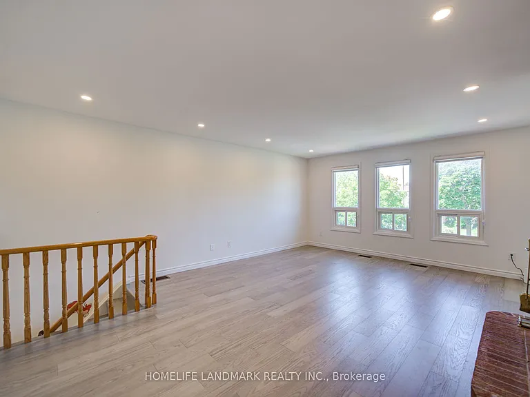 25 Lansbury Dr — Photo 13