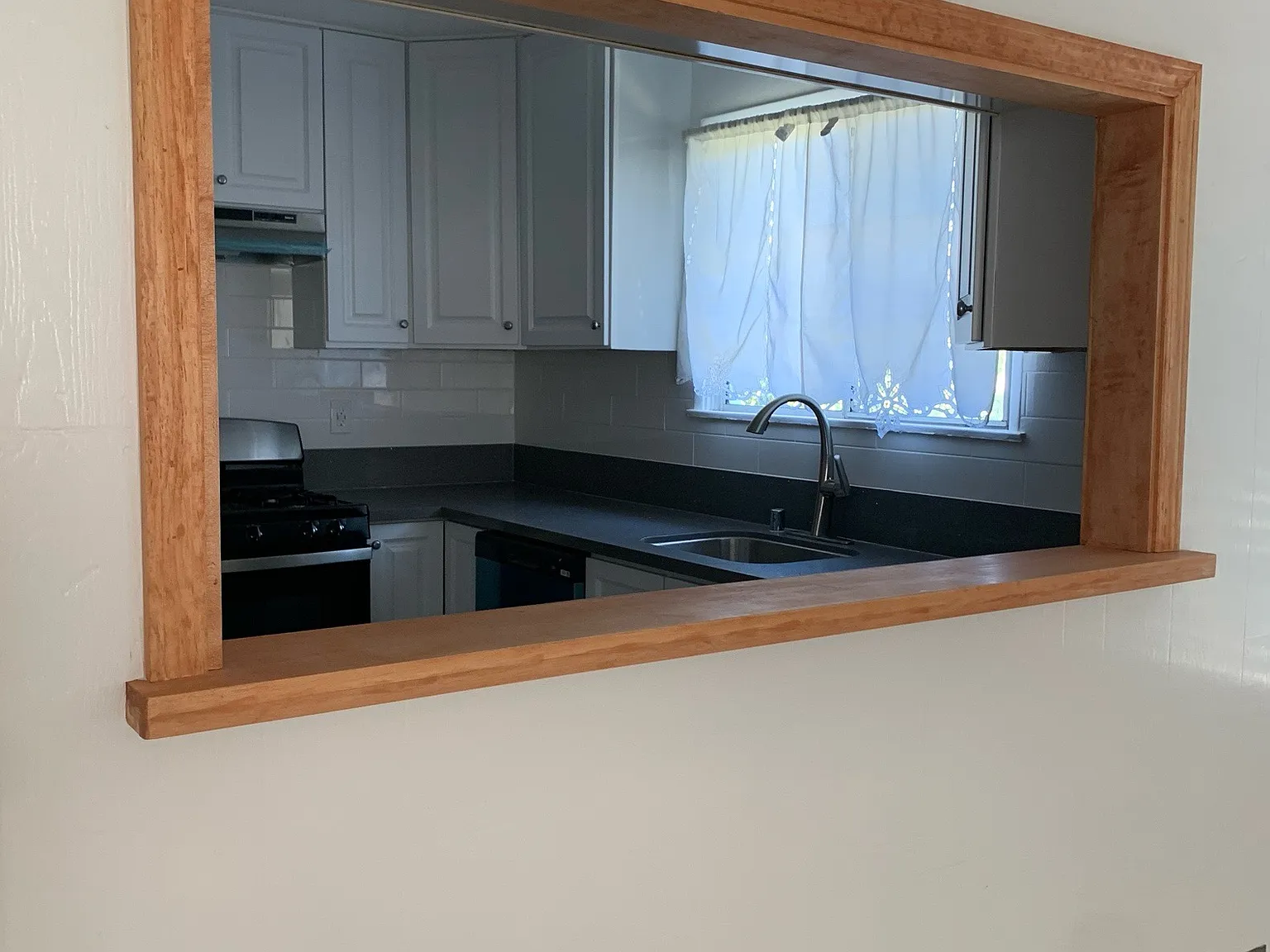 3 bed, 1136 sqft, $3,445 — Photo 4