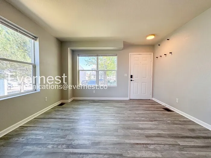 2040 Oakcrest Cir — Photo 3