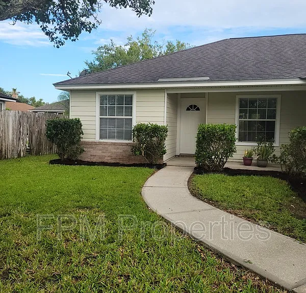 570 Manship Dr — Photo 2
