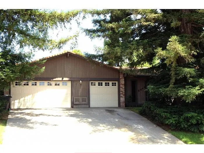 6047 Roloff Way photo 1