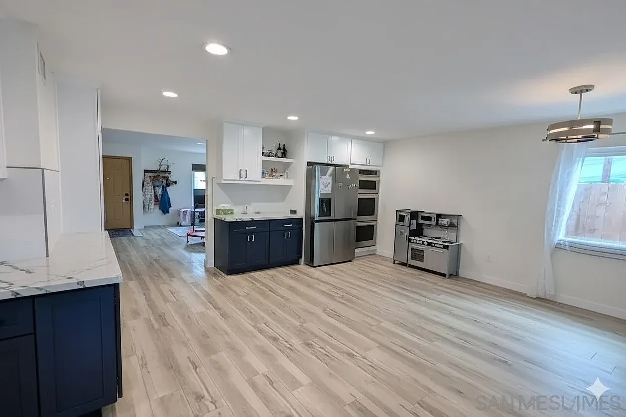 3 bed, 1320 sqft, $4,400 — Photo 3