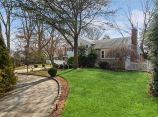 82 E Williston Ave, Williston Park, NY 11596