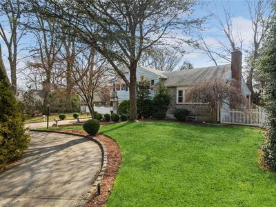 82 E Williston Avenue, Williston Park, NY, 11596