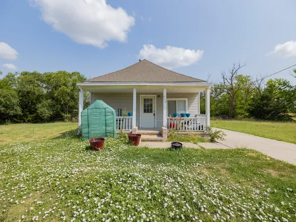910 E 10th St, Newton, KS 67114
