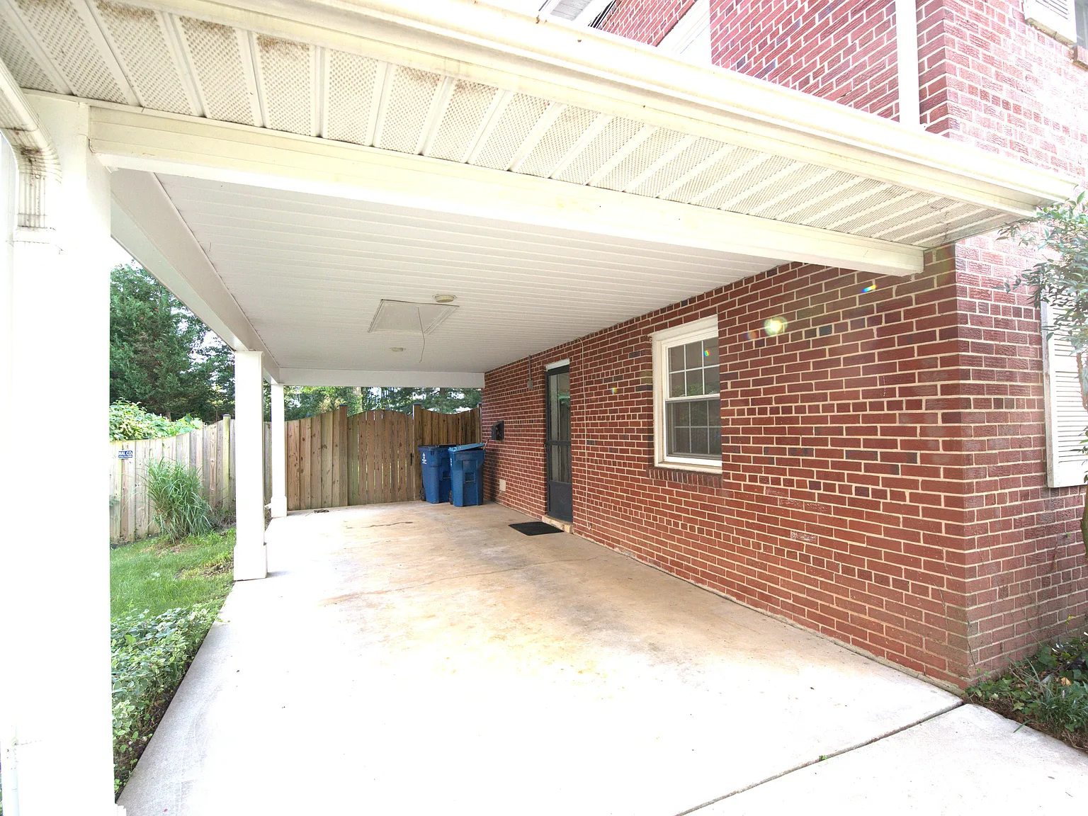5 bed, 2.5 bath, 2576 sqft, $4,700 — Photo 3