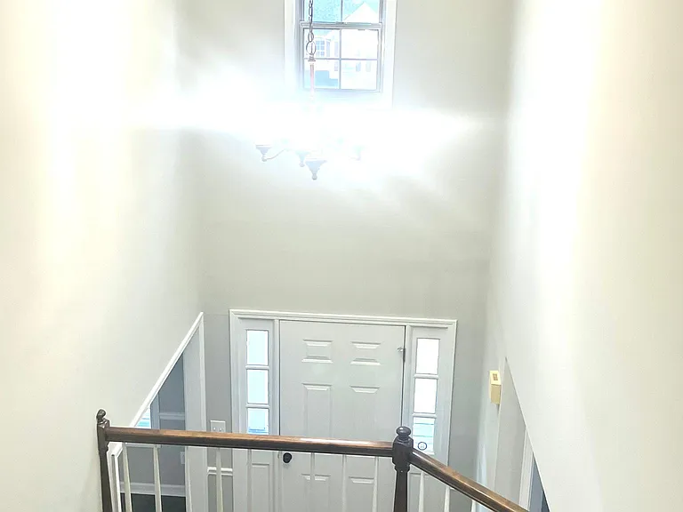 675 Rosehill Ln — Photo 1