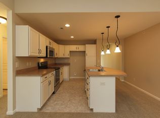 8208 Bridgepoint Dr, Cincinnati, OH 45248
