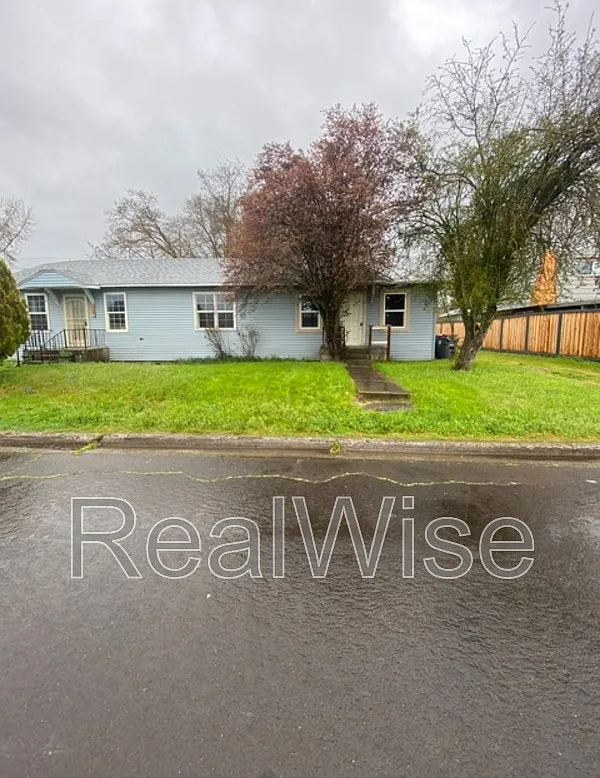 2 bed, 1.0 bath, 933 sqft, $1,395 — Photo 1
