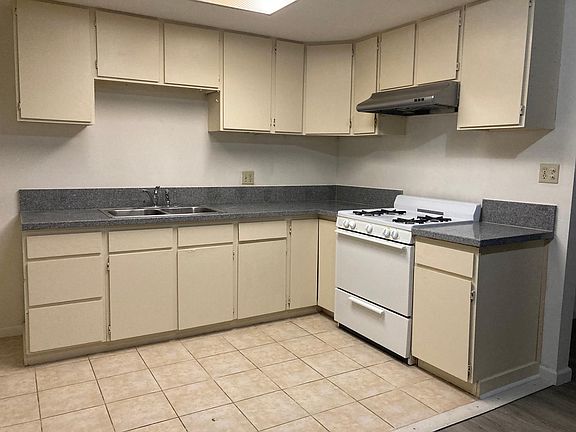 3rd image of 2470 Stevens Ave