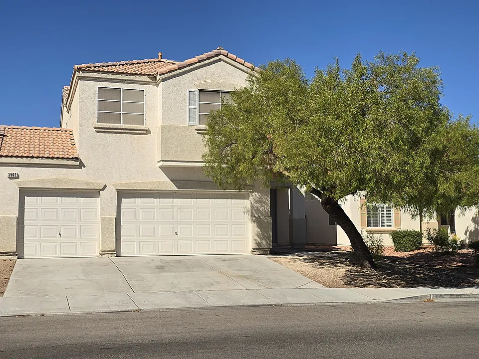 3902 W El Campo Grande Ave