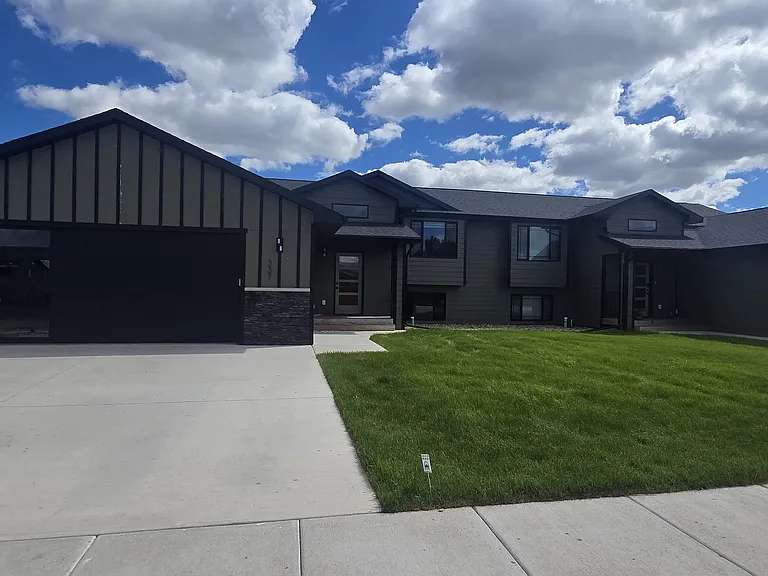337 Spirit Dr — Photo 1