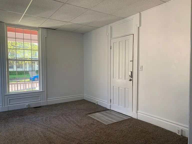 127 W Market St — Photo 18
