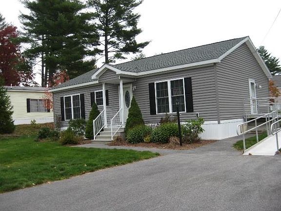 2nd image of 7 Mapleshade Dr