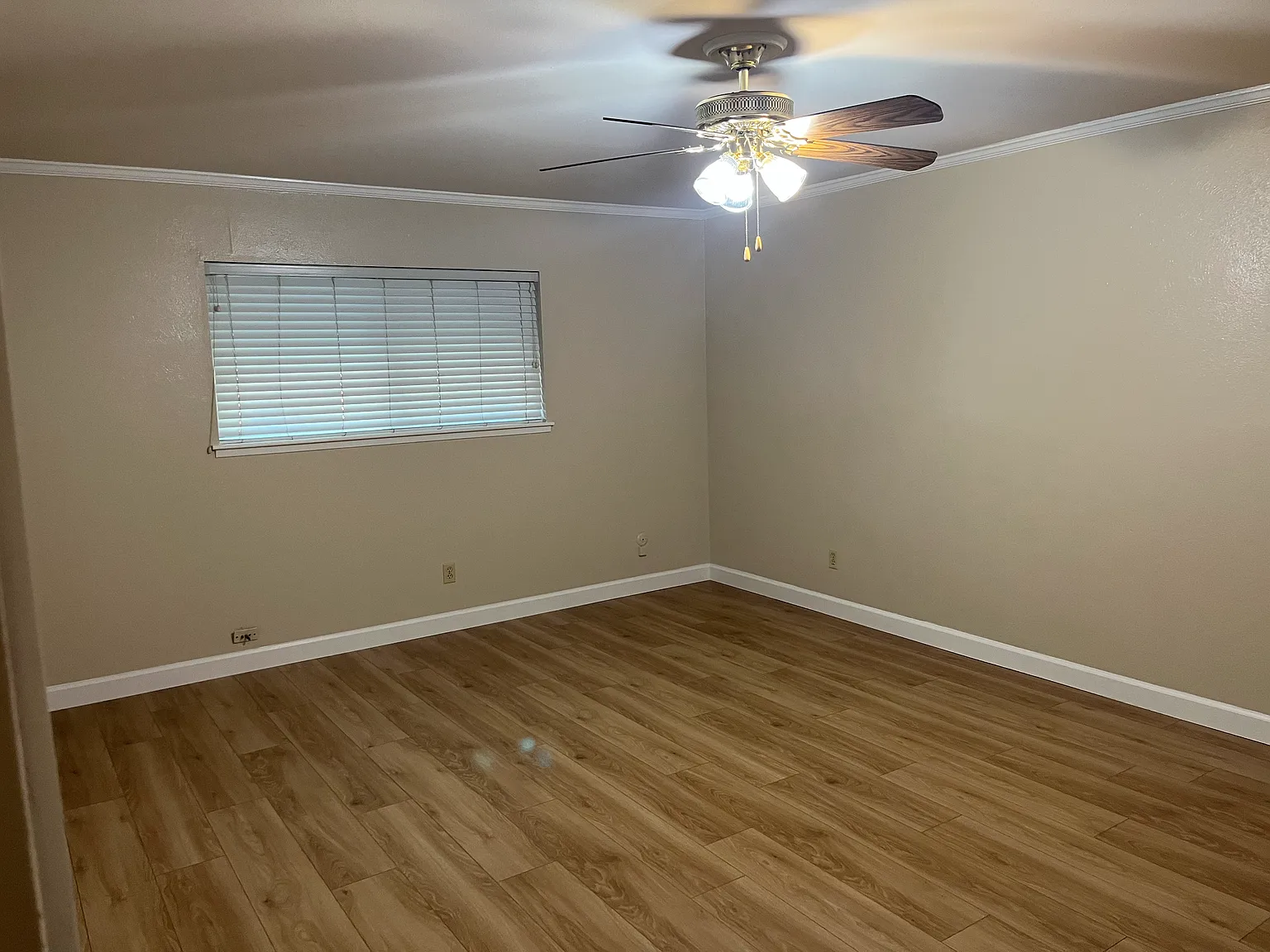 2940 Rolling Hills Dr — Photo 3