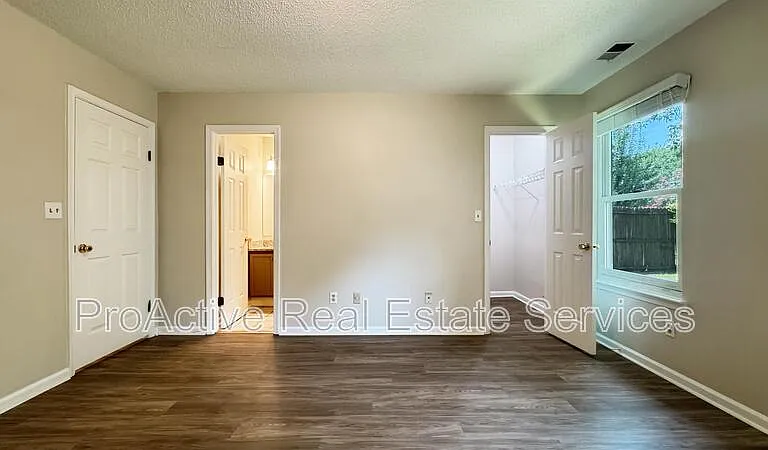 5568 Annandale Dr — Photo 12